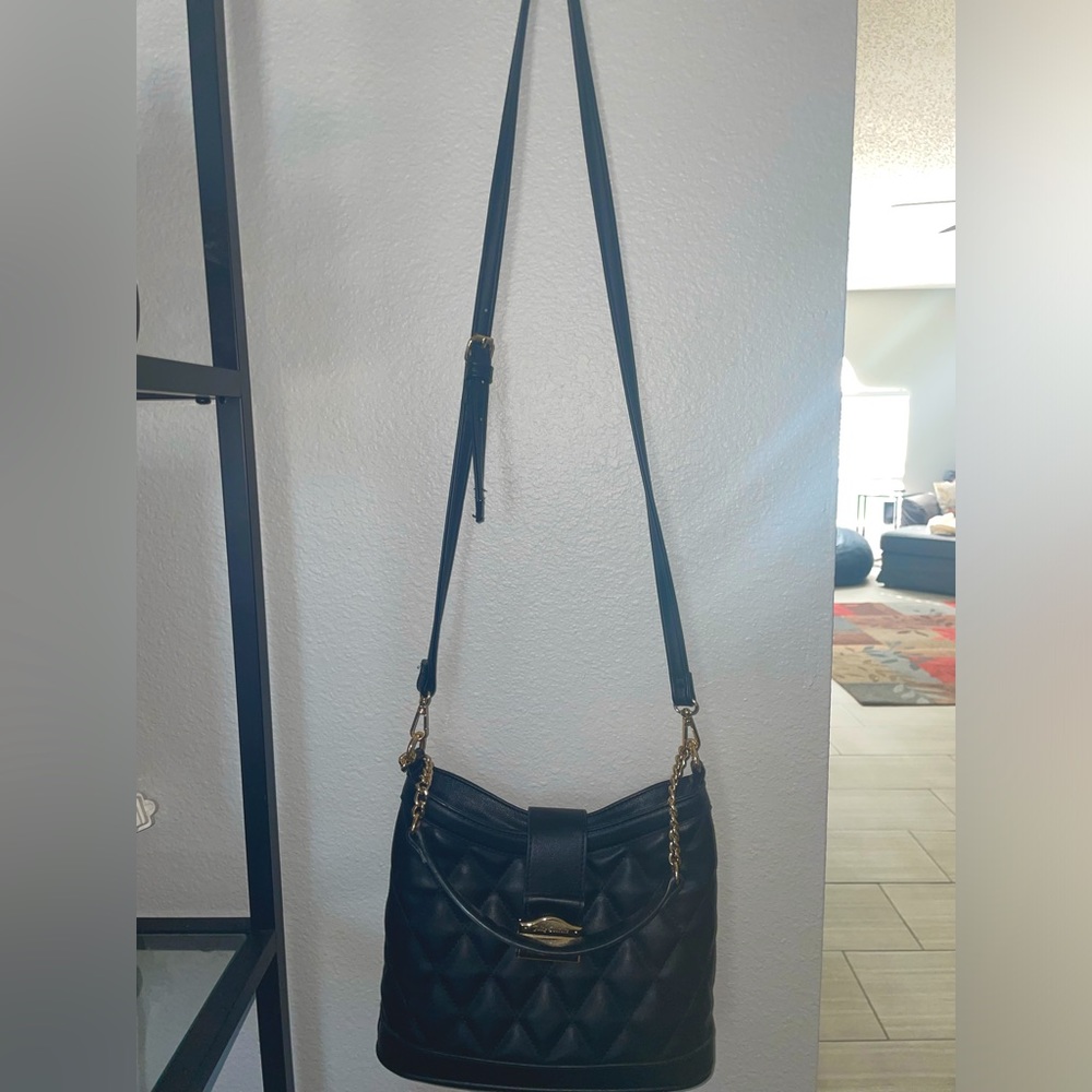 JUICY COUTURE Y2K CROSSOVER BLACK BAG ADJUSTABLE WITH SHORTENED GOLD CHAIN